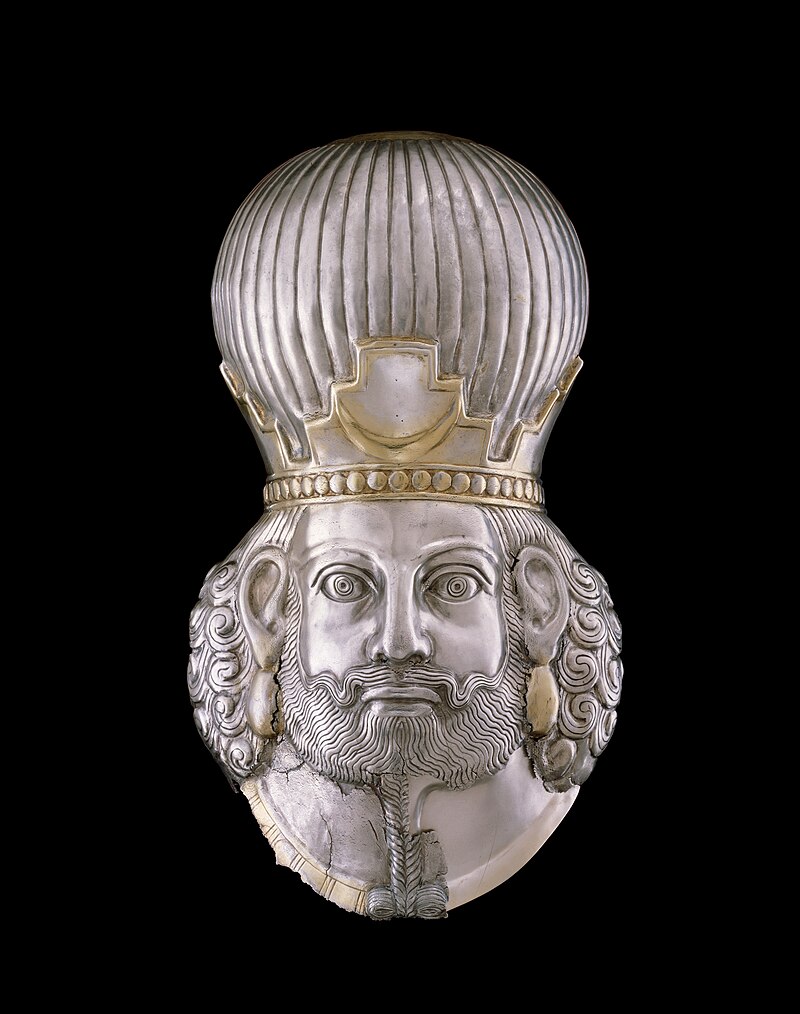 Sassanid bust of Shapur II with his earrings in the Metropolitan Museum of Art